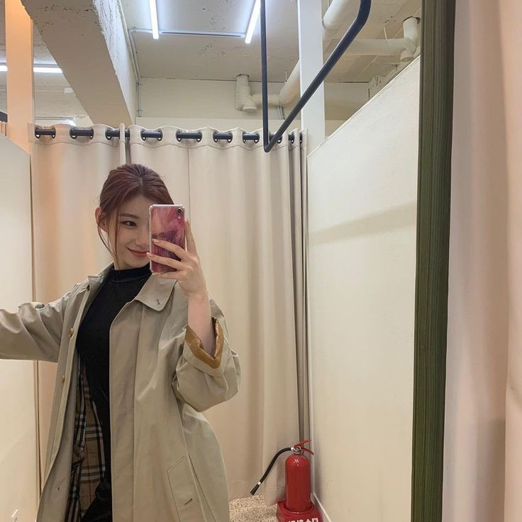 chaeryeong icons | Itzy, Mirror selfie, Fashion